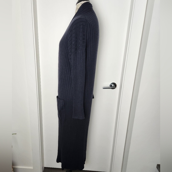 Aritzia Long Black Ribbed Lounge Coat - Picture 2 of 11